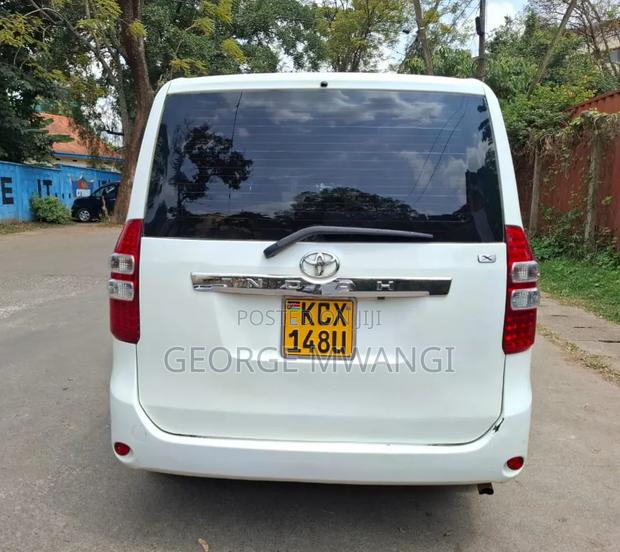 Toyota Noah 2013 White