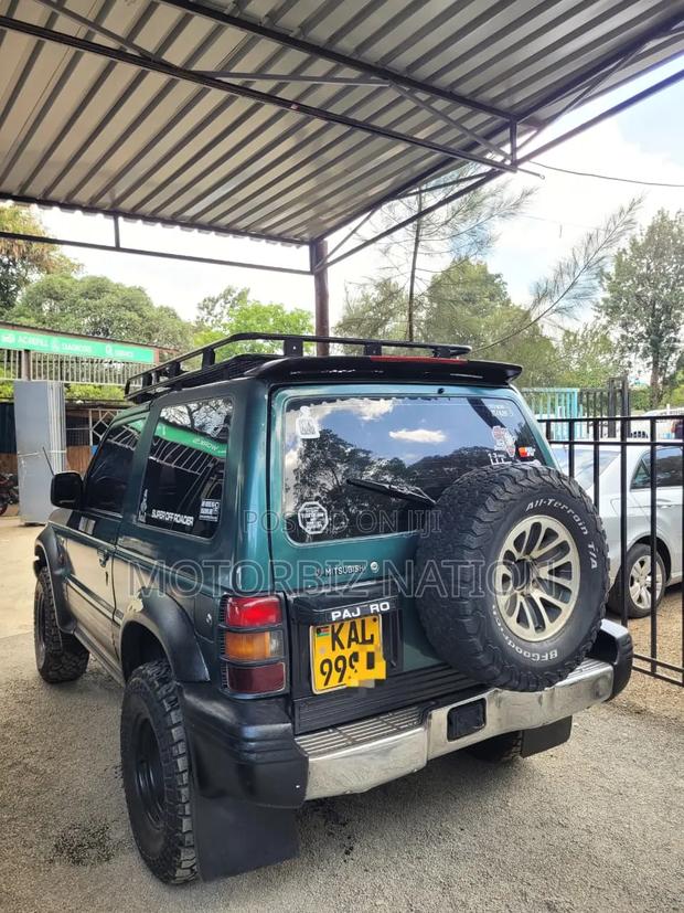 Mitsubishi Pajero 1991 Gold