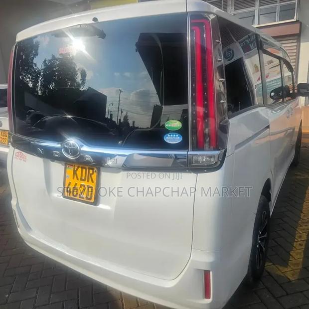 Toyota Noah 2018 White