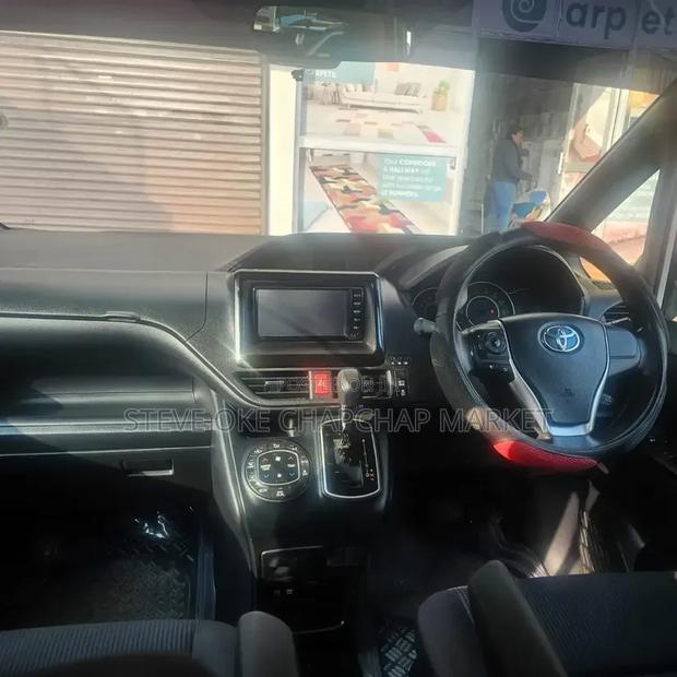 Toyota Noah 2018 White
