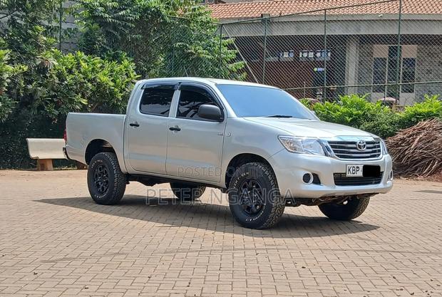 Toyota Hilux 2011 Gray