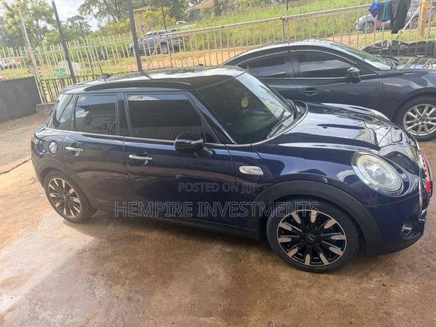 Mini Cooper 2018 Blue