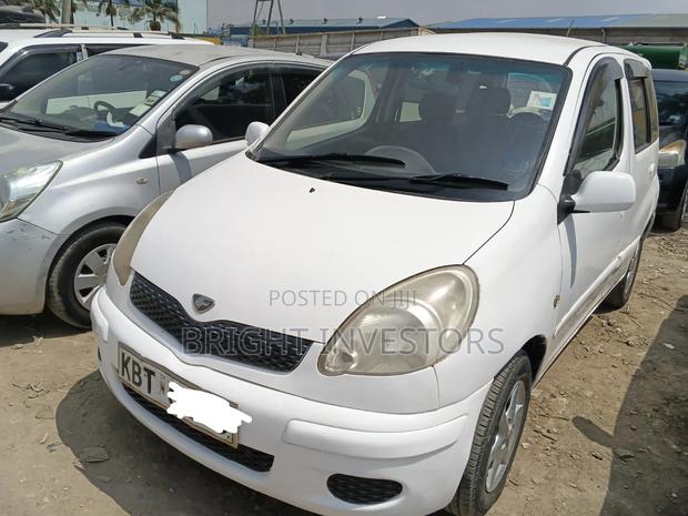 Toyota Fun Cargo 2008 White