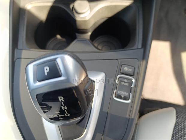 BMW 118i 2019 Off white