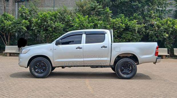 Toyota Hilux 2011 Gray