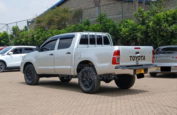 Toyota Hilux 2011 Gray