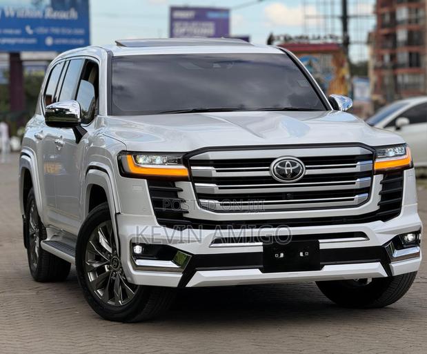 Toyota Land Cruiser LC300 2023