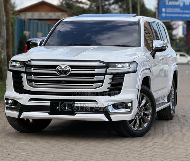 Toyota Land Cruiser LC300 2023