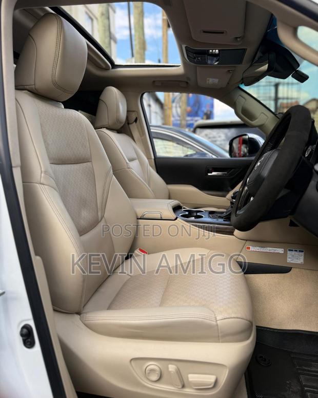 Toyota Land Cruiser LC300 2023