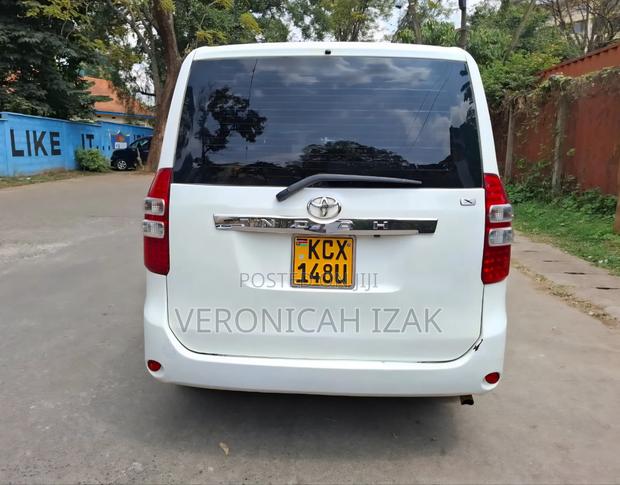 Toyota Noah 2013 White