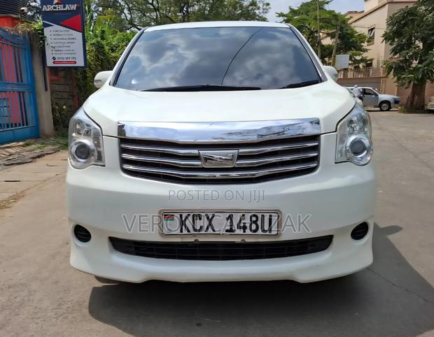 Toyota Noah 2013 White