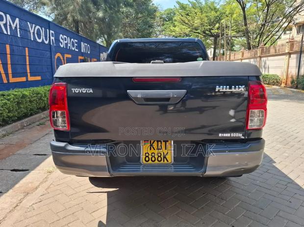 Toyota Hilux 2018 Black