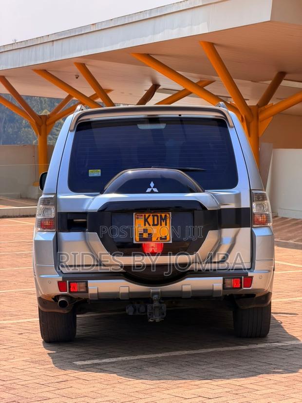 Mitsubishi Pajero 2016 Blue