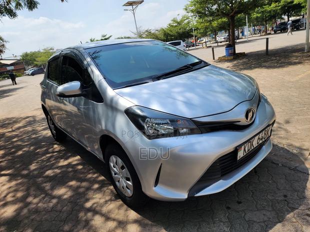 Toyota Vitz 2015 Silver