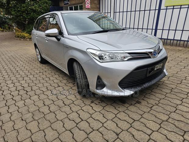 Toyota Corolla Fielder 2019 Silver