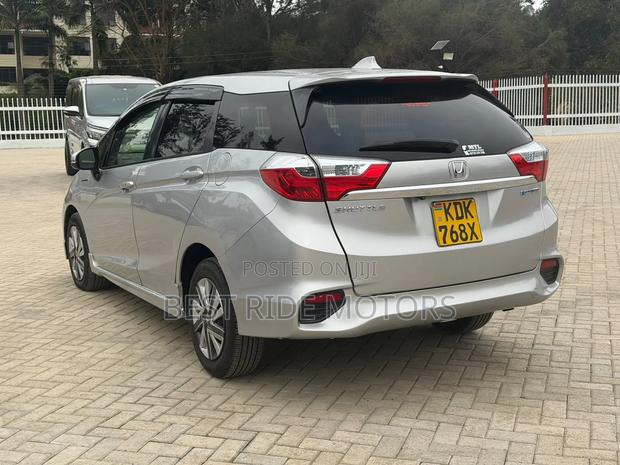 Honda Fit Shuttle 1.5 Hybrid 2WD 2016 Silver