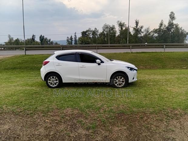 Mazda Demio 2016 Pearl