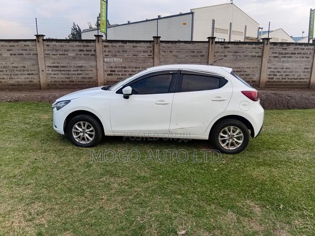 Mazda Demio 2016 Pearl