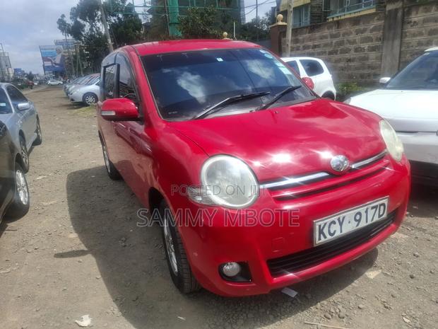 Toyota Sienta 2013 Red