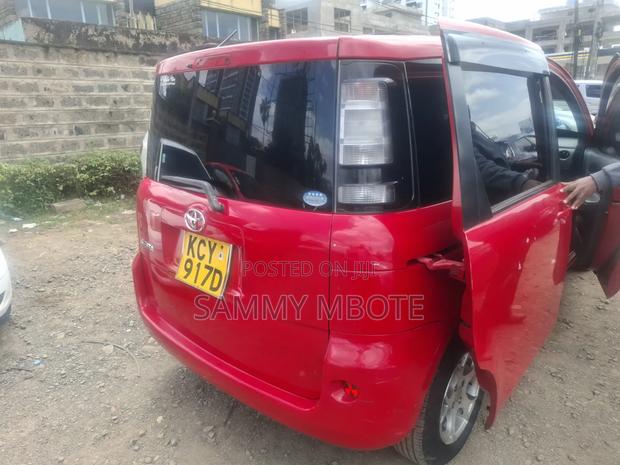 Toyota Sienta 2013 Red