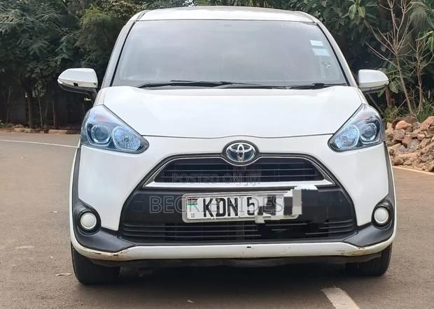 Toyota Sienta 2017 Pearl