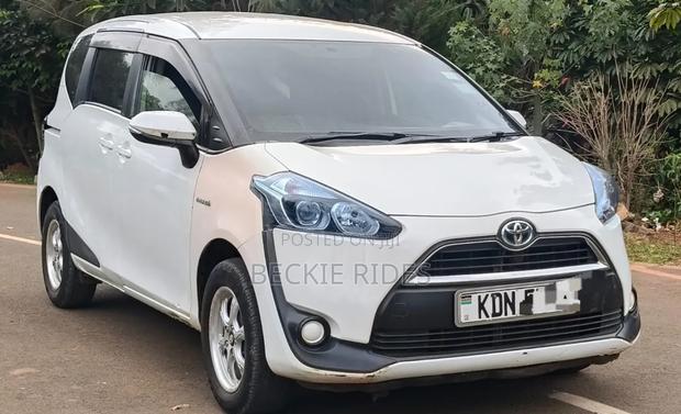 Toyota Sienta 2017 Pearl