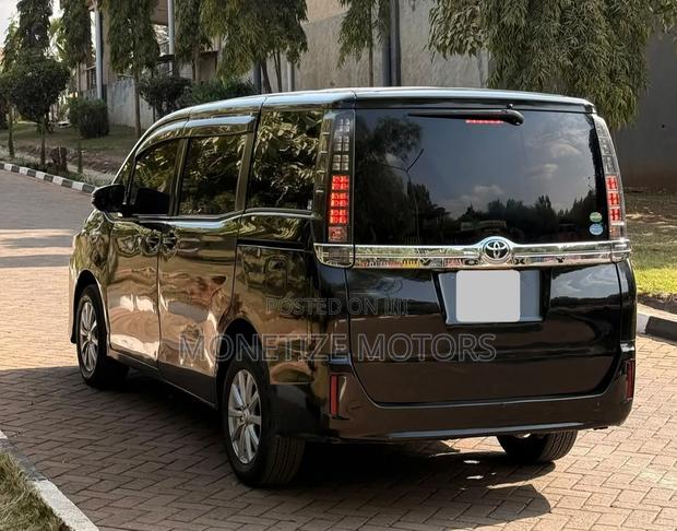 Toyota Voxy 2016 Black