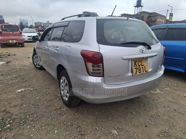 Toyota Corolla Fielder 2010