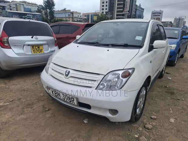 Toyota IST 2003 White