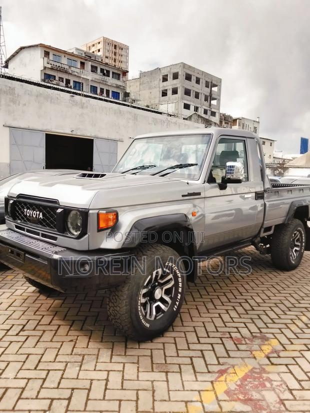 Toyota Land Cruiser 2018 Silver