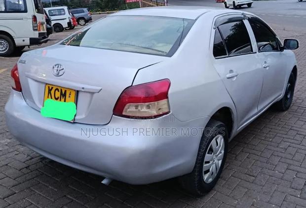 Toyota Belta 2010 Silver