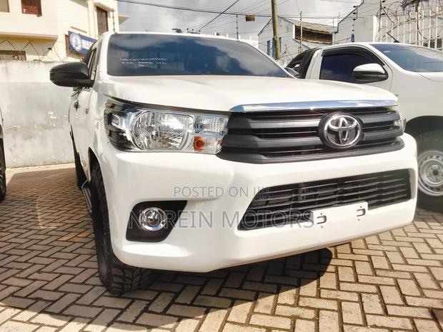 Toyota Hilux 2019 Off white
