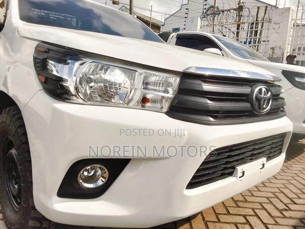 Toyota Hilux 2019 Off white