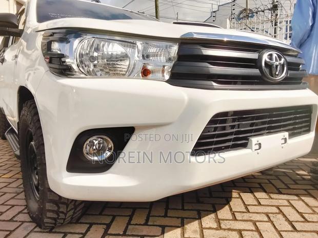Toyota Hilux 2019 Off white