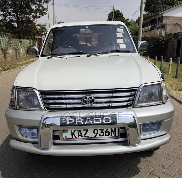 Toyota Land Cruiser Prado 2000 White
