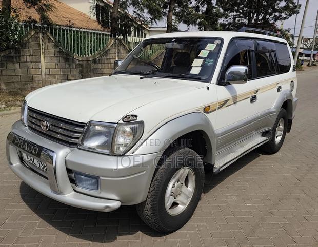 Toyota Land Cruiser Prado 2000 White
