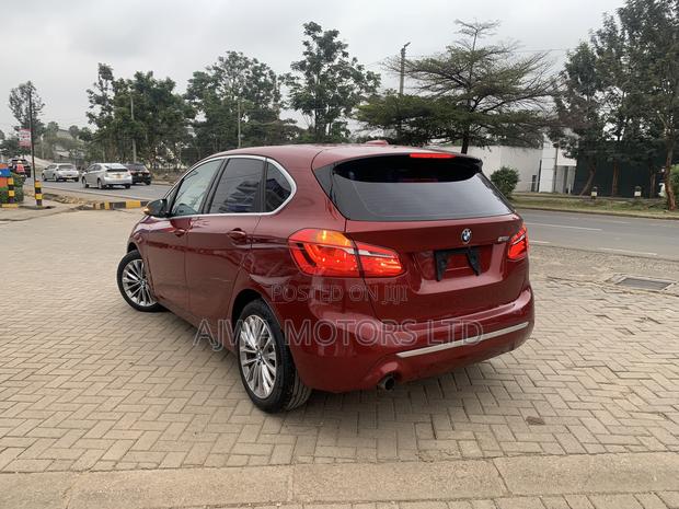 BMW 320i Wagon RWD 2019 Red
