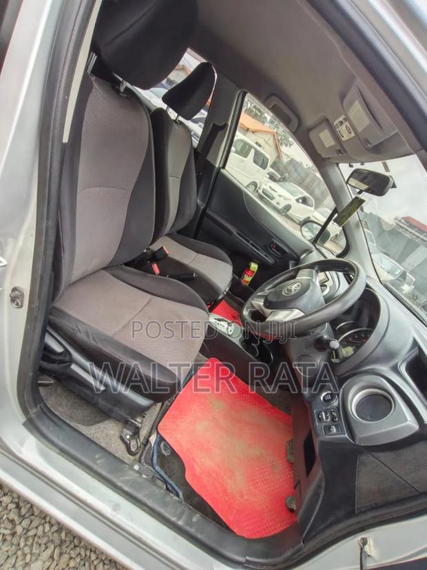 Toyota Vitz 2012 Silver