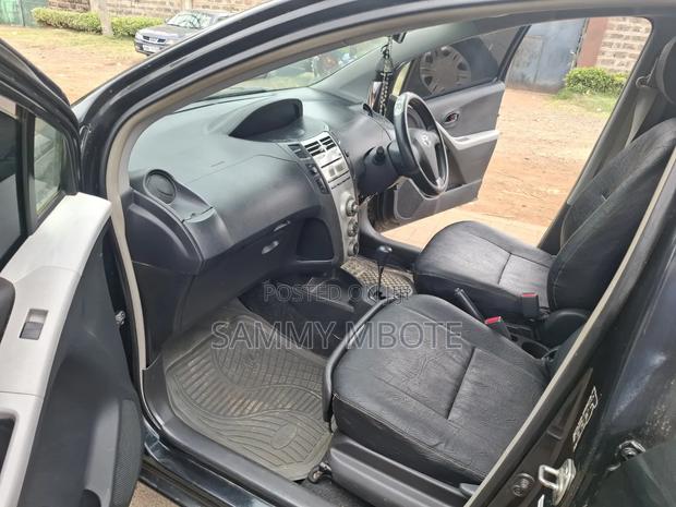 Toyota Vitz 2010 Black