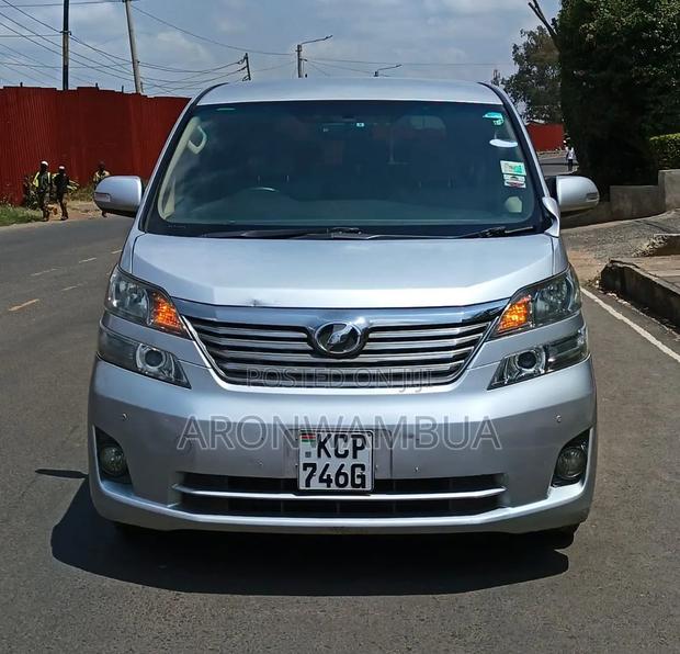 Toyota Vellfire 2010 Silver