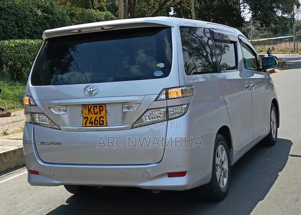 Toyota Vellfire 2010 Silver