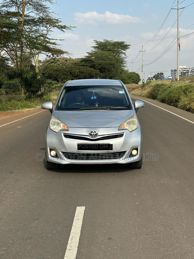 Toyota Ractis 2010 Silver