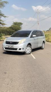 Toyota ISIS 2016 Silver for sale