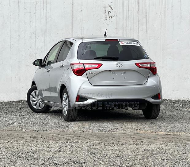 Toyota Vitz 1.3 FWD 5dr 2019 Silver