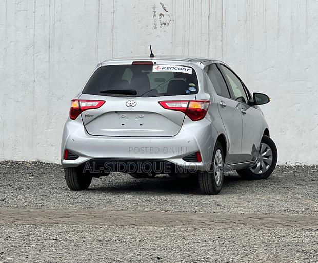 Toyota Vitz 1.3 FWD 5dr 2019 Silver