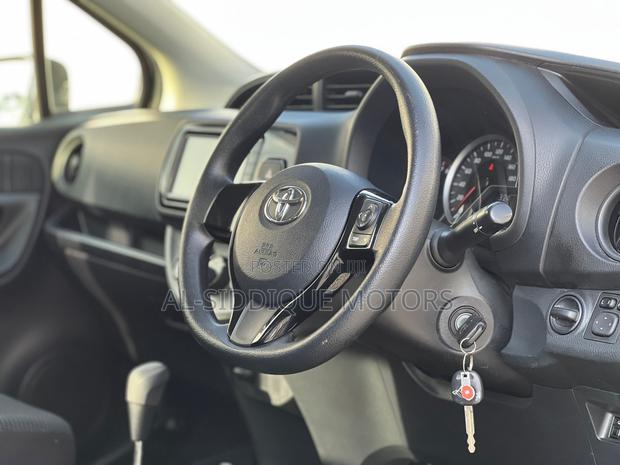 Toyota Vitz 1.3 FWD 5dr 2019 Pearl