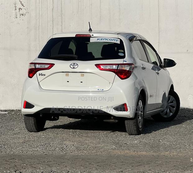 Toyota Vitz 1.3 FWD 5dr 2019 Pearl