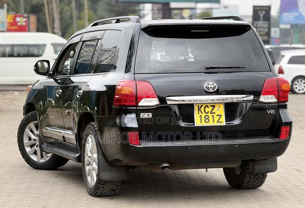 Toyota Land Cruiser 5.7 V8 2012 Black