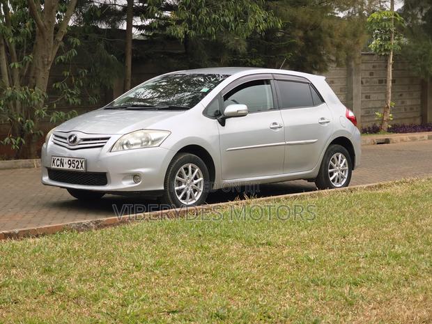 Toyota Auris 2010 Silver