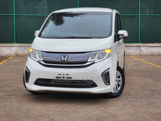 Honda Stepwgn 2017 White